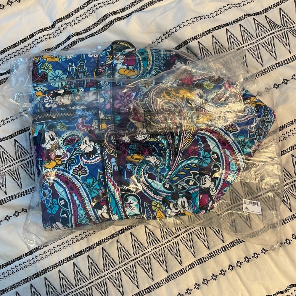 Disney Vera Bradly Large Duffel bag - Picture 5 of 5